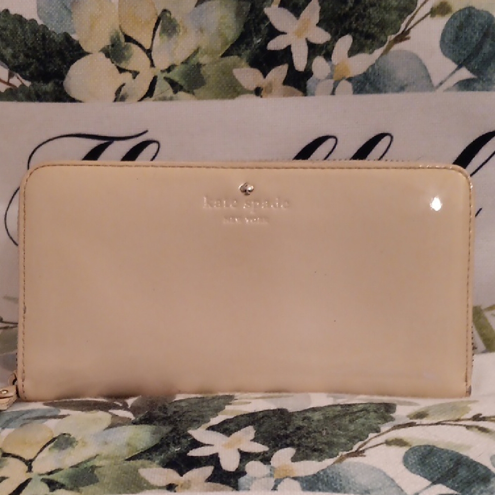 Kate Spade Preloved Glossy Cream Wallet